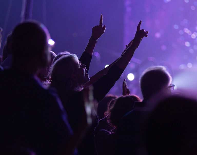 Aussie Christians Worshipping at Hope for the Illawarra